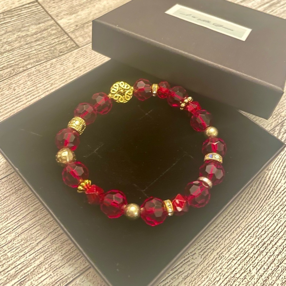 Red Crystal with gold details stretch bracelet, beaded festive, holiday - Picture 6 of 7